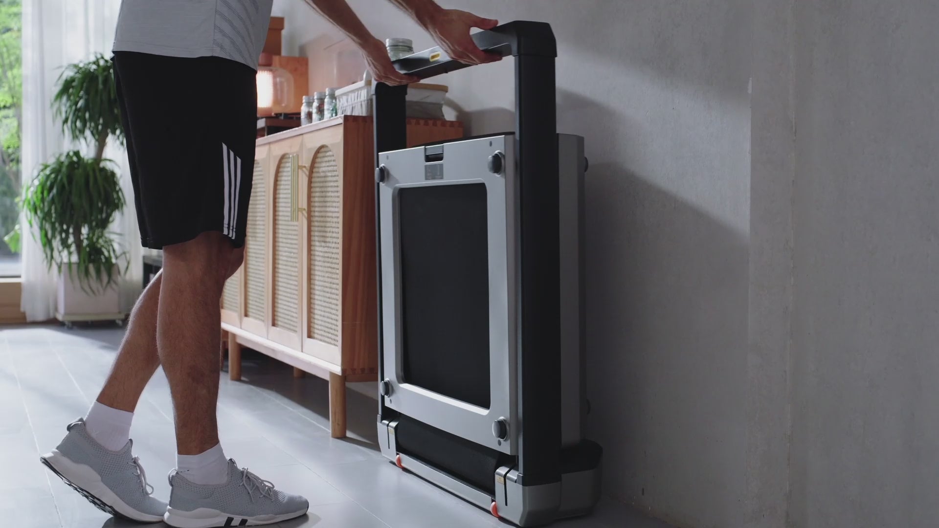 Load video: WalkingPad X25 plus foldable treadmill overview video showing indoor running and home workouts
