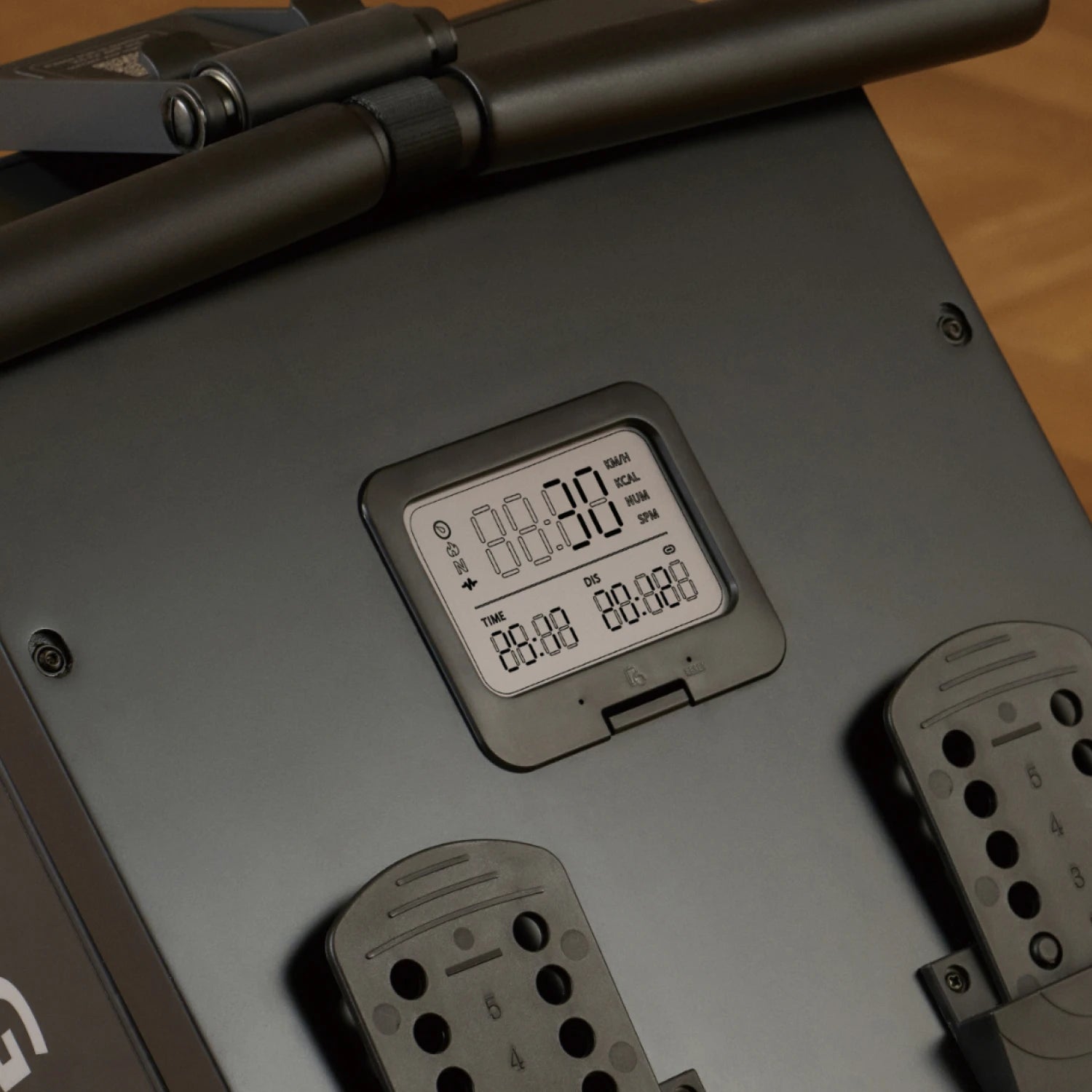 WalkingPad WR20 rowing machine display screen showing time distance and calories